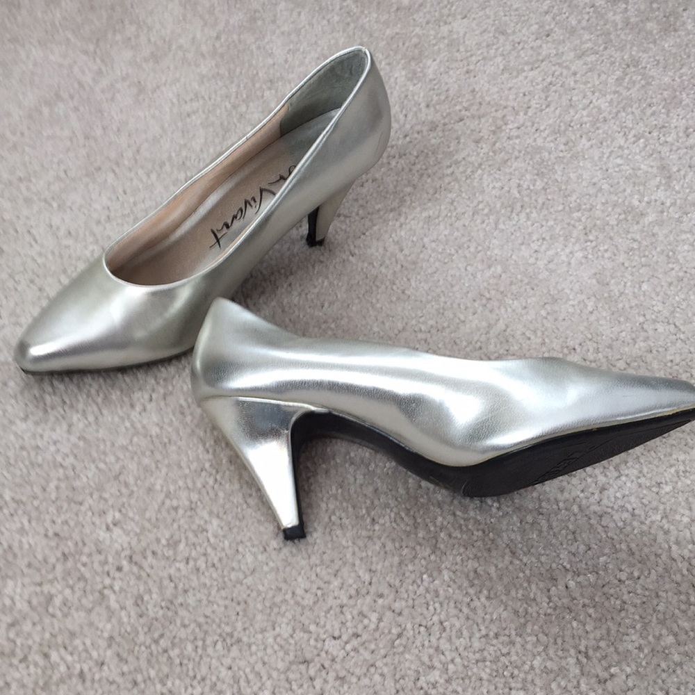Shoes - Picture 3 of 3